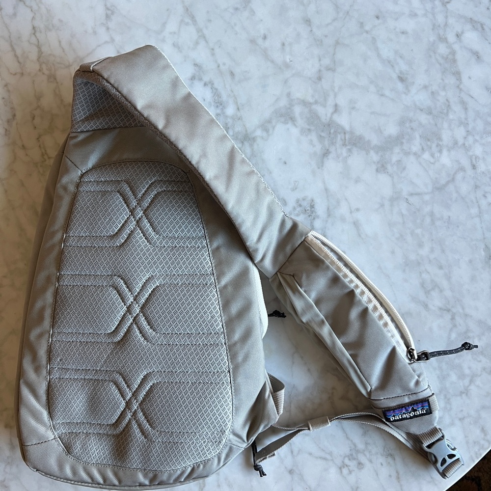 Patagonia Gray Sling Bag 8L - Picture 3 of 7